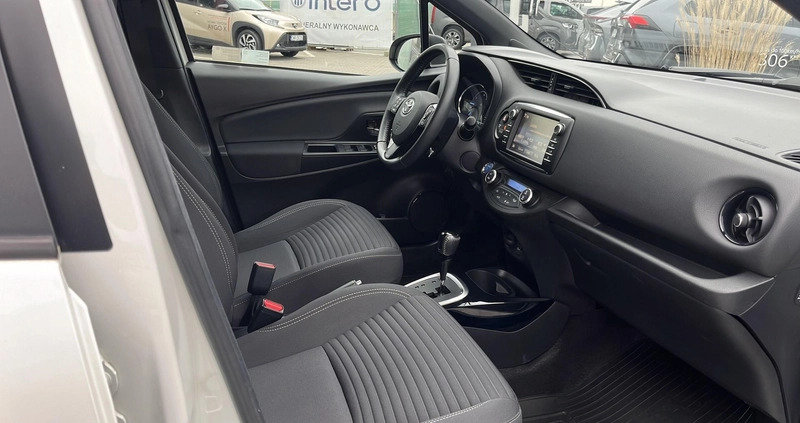 Toyota Yaris cena 69900 przebieg: 21524, rok produkcji 2018 z Malbork małe 326